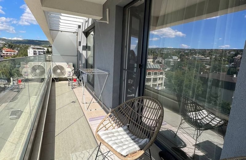 Vermietung einer komfortablen 2-Zimmer-Wohnung, 65 m², Stadtteil Hl. Hl. Konstantin und Helena, Varna, Bulgarien